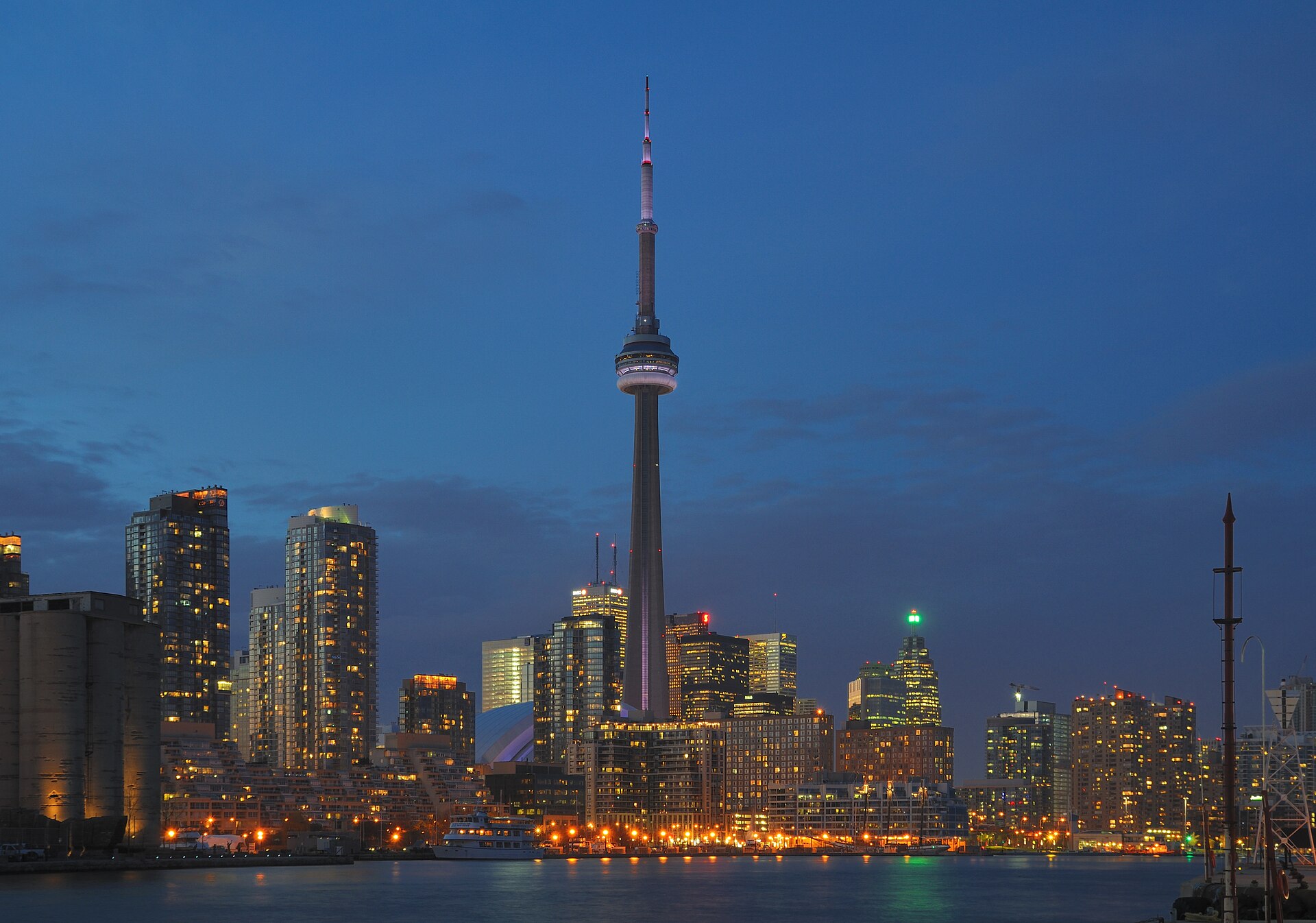 Toronto skyline at night